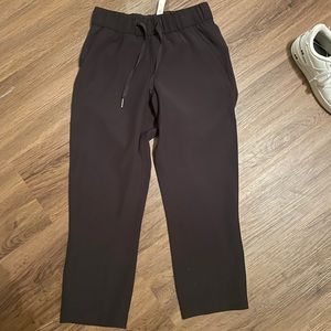 lululemon sweatpants cropped